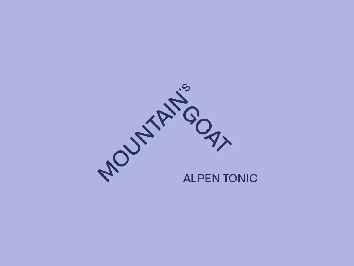 Wortbildmarke von Mountain's Goat in Dunkelblau auf lila Hintergrund, darunter der Schriftzug Alpen Tonic